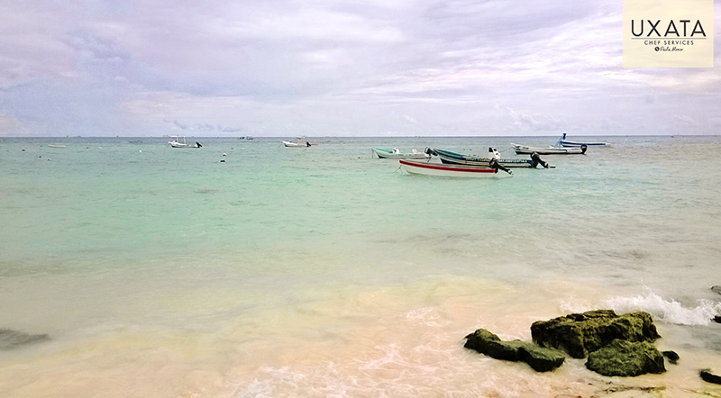 Algunas lanchas y bote en Paa Mul, Riviera Maya